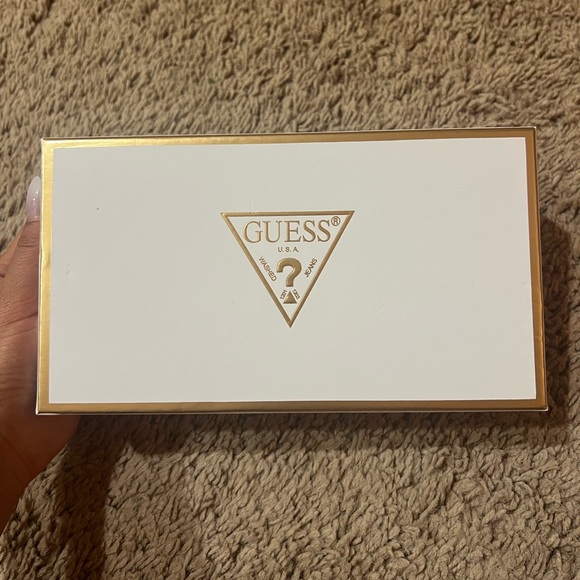Brand new Guess wallet - Picture 2 of 3